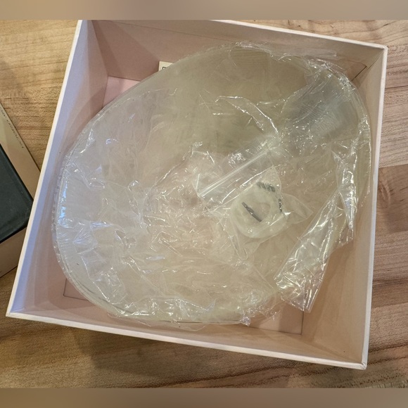 Victorias Secret Style Secrets Invisible Demi Silicone Adhesive Size D Cup Bra - Picture 2 of 5